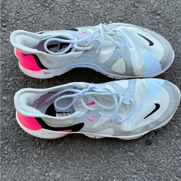 Nike Woman’s Sneakers - Picture 2 of 4